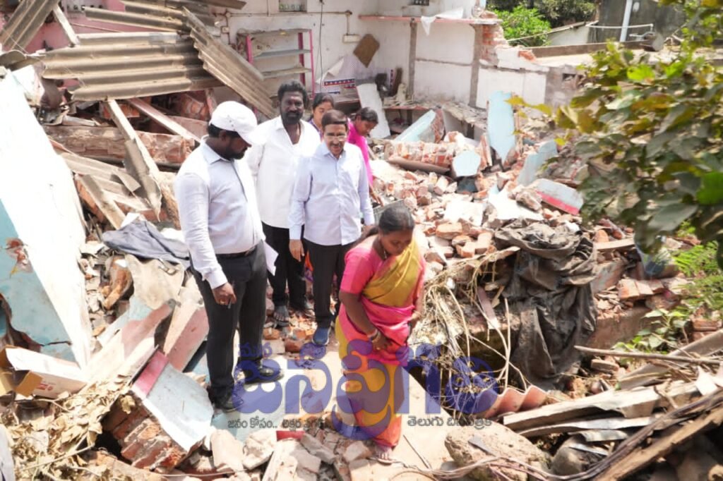 వారధి సెంటర్ ప్రమాద బాధితులకు పరామర్శ