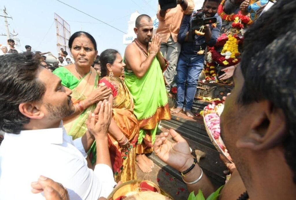 నందీశ్వరాలయ విగ్రహ ప్రతిష్ఠాపనలో పాల్గొన్న మాజీ సీఎం వైయస్ జగన్మోహన్ రెడ్డి